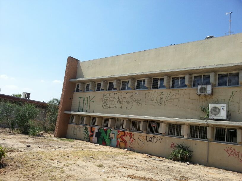 התקנת רשתות מקצועיות נגד יונים וציפורים בקופת חולים כללית באשדוד.